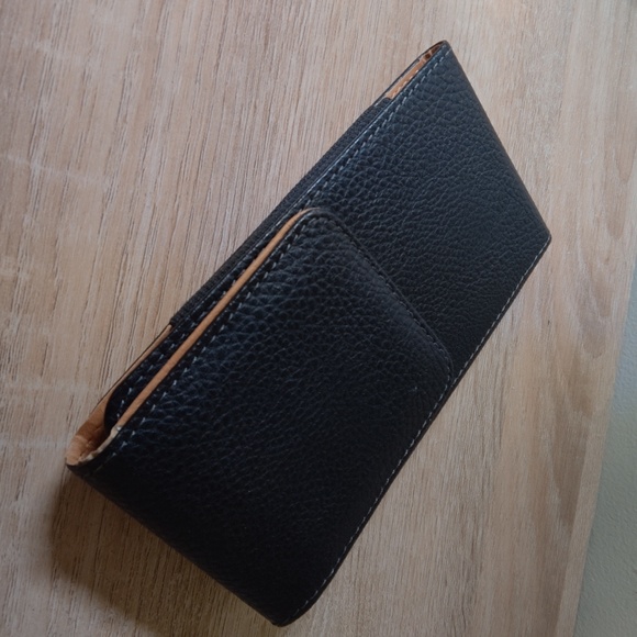 Leather phone holder with belt clip - Picture 1 of 6